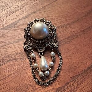 Vintage VICTORIAN Style Gold Tone with PEARLS LAVALIER BROOCH